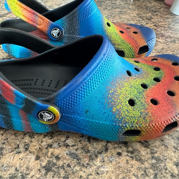 Crocs Classic Spray Dye Clogs Unisex Womens Size 8 or Mens Size 6 - Picture 3 of 5